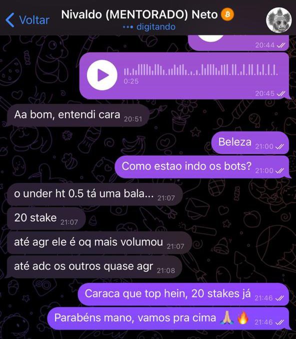 Aluno comentando que os bots da mentoria estão trabalhando muito bem